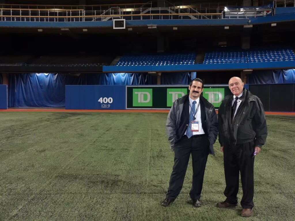 Junto al Dr. Alexis Bello | Visita al Rogers Center, durante el AATS en Toronto, 29-04-2014