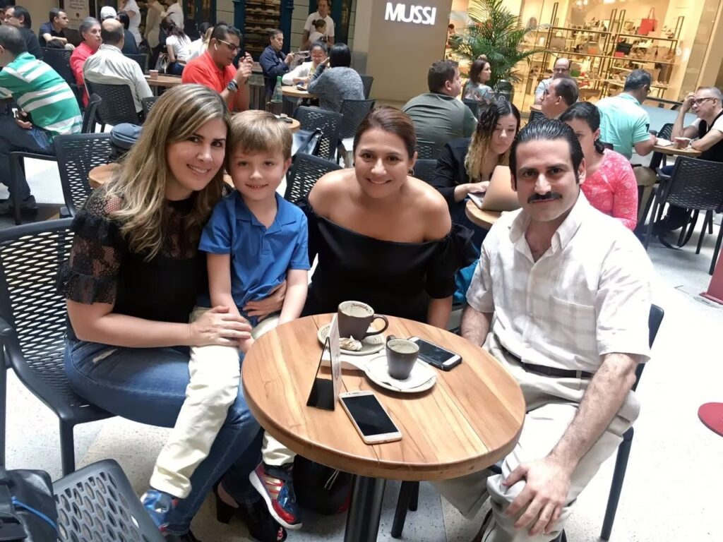 Con la senadora Paula Holguin Junto a la periodista Olga Vilchez y la senadora Colombiana por Antioquia, Paula Holguin, Medellin 04-08-2017